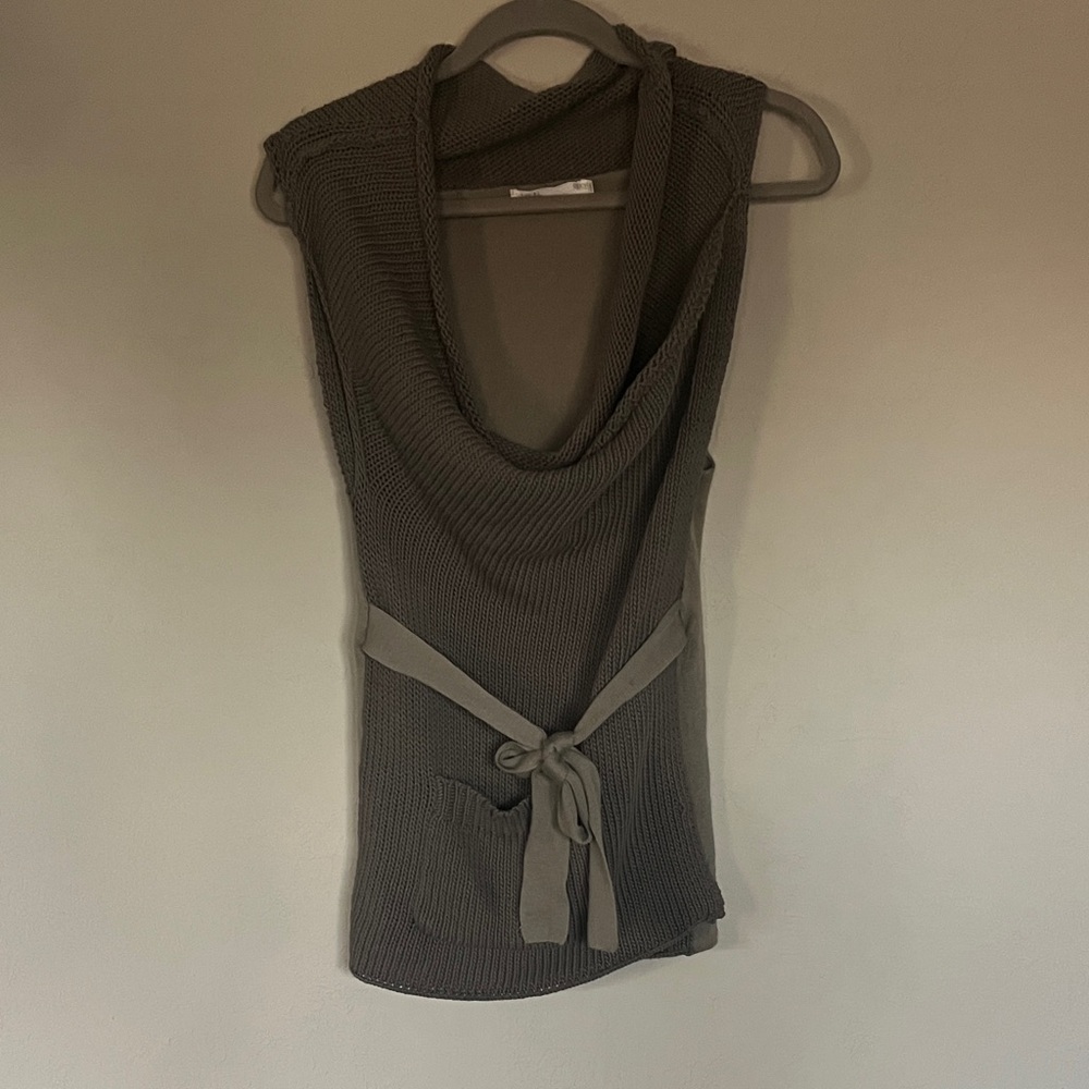 l.a.b. laurieannbrazeau green knit w/tie  snap vest. great condition